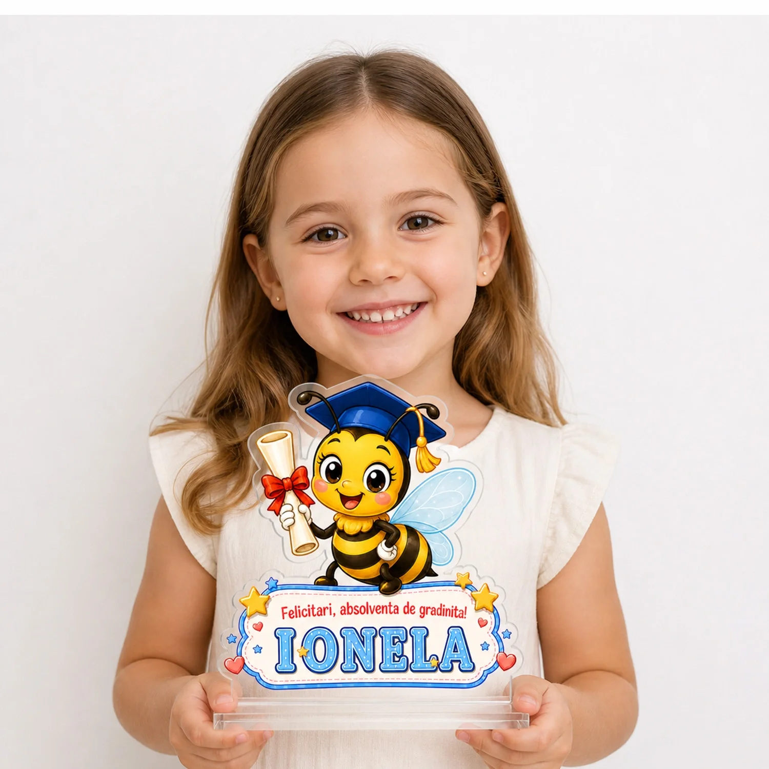 Trofeu personalizat absolvire grădiniță – Albinuță absolventă